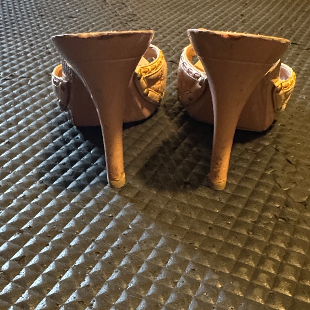 Dior Pink Open-Toe Slip-On Mules with Bow Accent - Picture 2 of 4